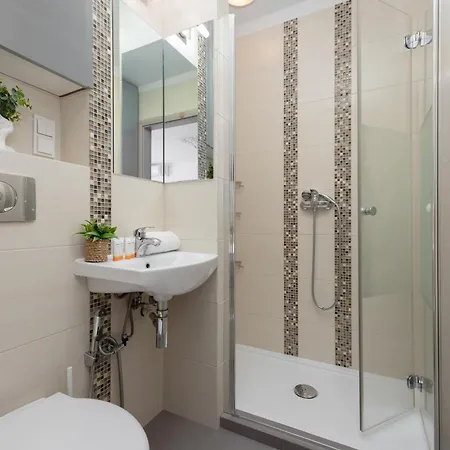 아파트 Chlodna With A View Wola By Renters