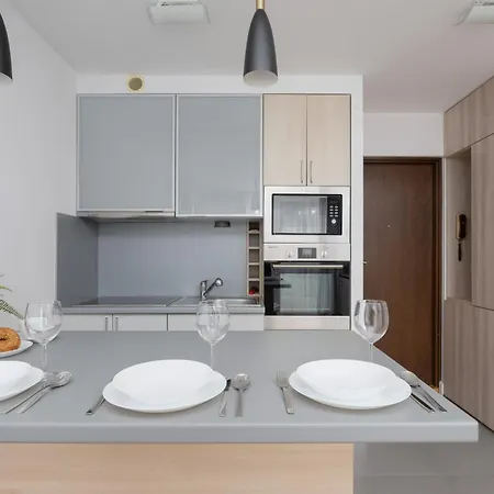 Chlodna With A View Wola By Renters 아파트