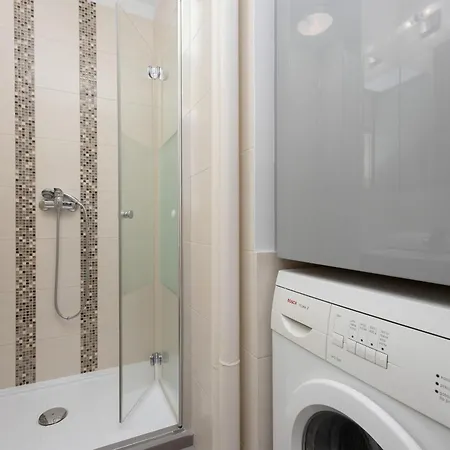 아파트 Chlodna With A View Wola By Renters