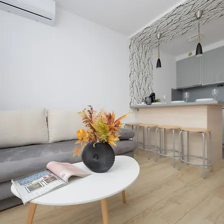 Apartament Chlodna With A View Wola By Renters Warszawa